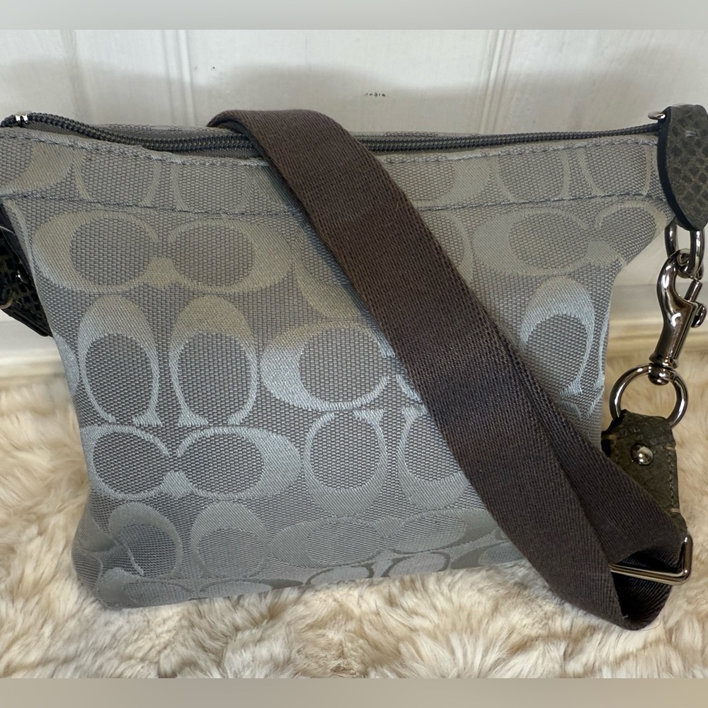COACH PENELOPE SIGNATURE SATEEN
CONVERTIBLE SHOULDER BAG